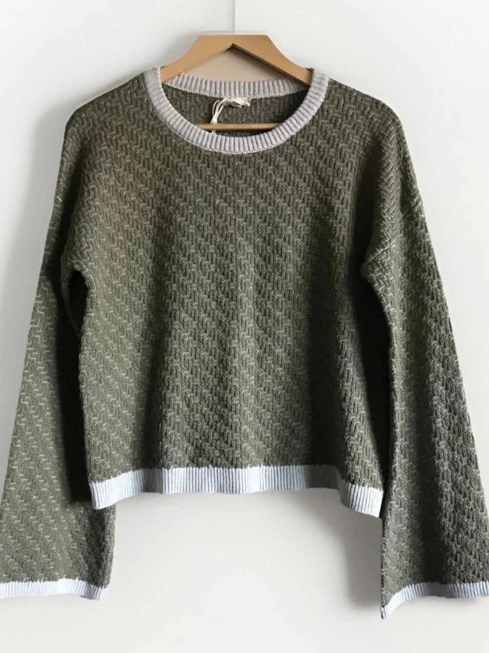 Hem & Thread‎ Olive Green Textured Cropped Sweater with Gray Trim Size Small